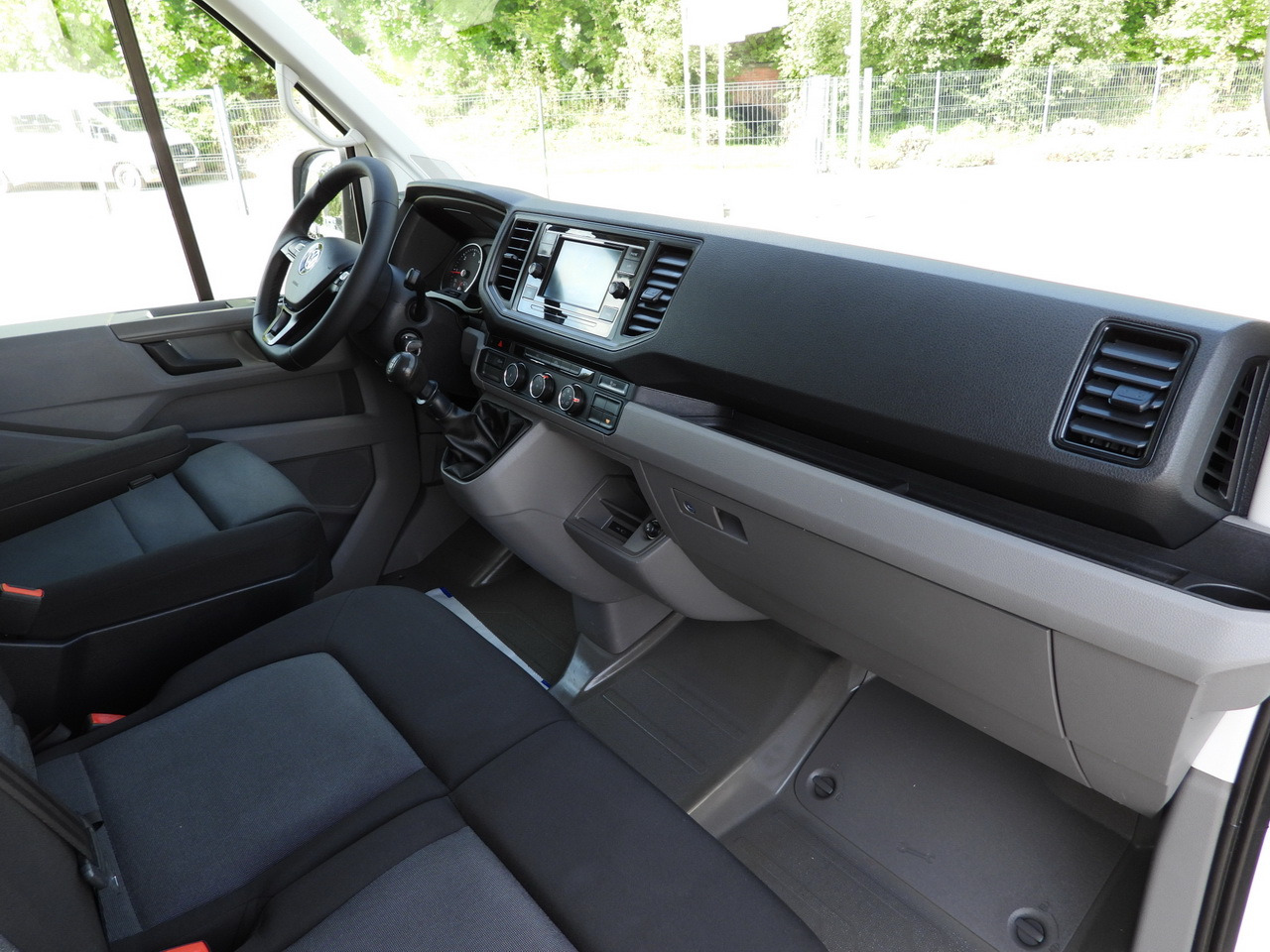 Curtain side van VOLKSWAGEN CRAFTER TARPAULIN LIFT 8 PALLETS CRUISE CONTROL LED LIGHTS TWIN WHEELS AIR CONDITIONING 180HP: picture 43 Curtain side van VOLKSWAGEN CRAFTER TARPAULIN LIFT 8 PALLETS CRUISE CONTROL LED LIGHTS TWIN WHEELS AIR CONDITIONING 180HP: picture 43