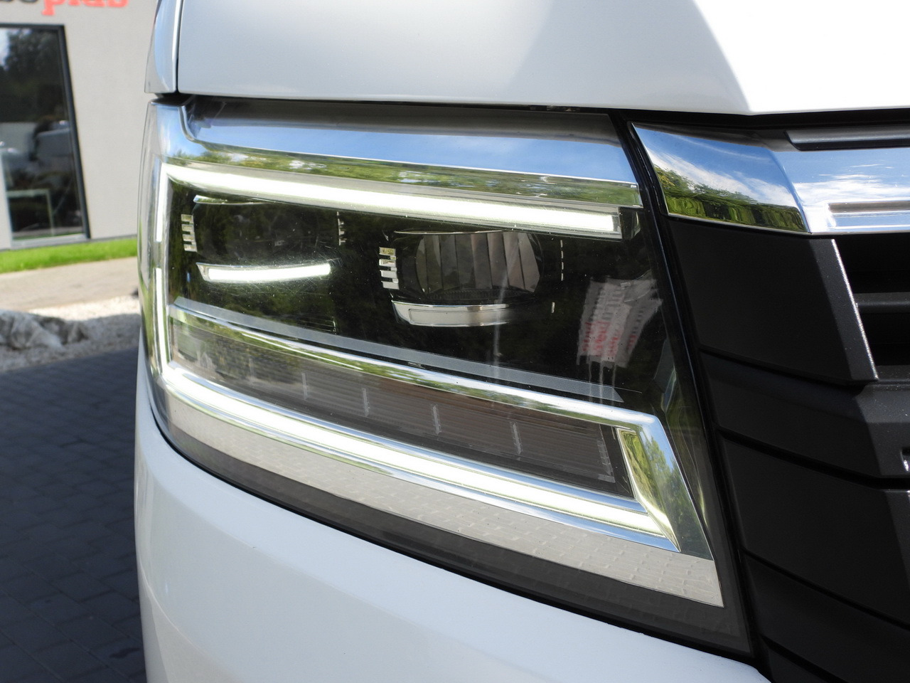 Curtain side van VOLKSWAGEN CRAFTER TARPAULIN LIFT 8 PALLETS CRUISE CONTROL LED LIGHTS TWIN WHEELS AIR CONDITIONING 180HP: picture 25 Curtain side van VOLKSWAGEN CRAFTER TARPAULIN LIFT 8 PALLETS CRUISE CONTROL LED LIGHTS TWIN WHEELS AIR CONDITIONING 180HP: picture 25