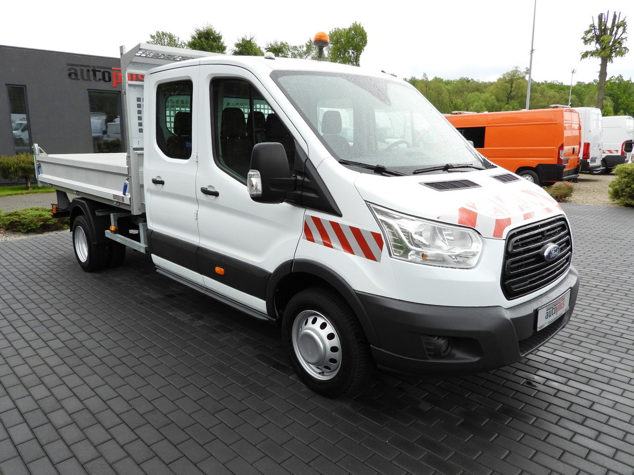 FORD TRANSIT TIPPER DOUBLE CABIN DOKA 6 SEATS CRUISE CONTROL AIR CONDITIONING TWIN WHEELS 170HP - Van: picture 4 FORD TRANSIT TIPPER DOUBLE CABIN DOKA 6 SEATS CRUISE CONTROL AIR CONDITIONING TWIN WHEELS 170HP - Van: picture 4