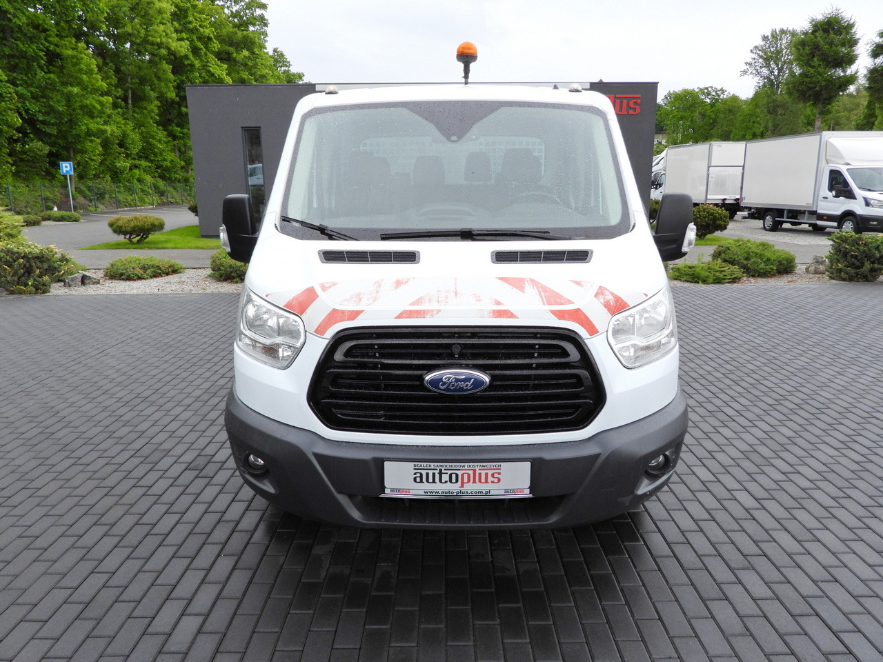 FORD TRANSIT TIPPER DOUBLE CABIN DOKA 6 SEATS CRUISE CONTROL AIR CONDITIONING TWIN WHEELS 170HP - Van: picture 5 FORD TRANSIT TIPPER DOUBLE CABIN DOKA 6 SEATS CRUISE CONTROL AIR CONDITIONING TWIN WHEELS 170HP - Van: picture 5