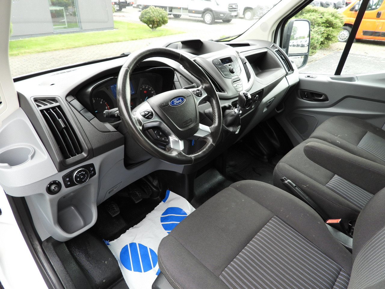 FORD TRANSIT TIPPER DOUBLE CABIN DOKA 6 SEATS CRUISE CONTROL AIR CONDITIONING TWIN WHEELS 170HP - Van: picture 2 FORD TRANSIT TIPPER DOUBLE CABIN DOKA 6 SEATS CRUISE CONTROL AIR CONDITIONING TWIN WHEELS 170HP - Van: picture 2