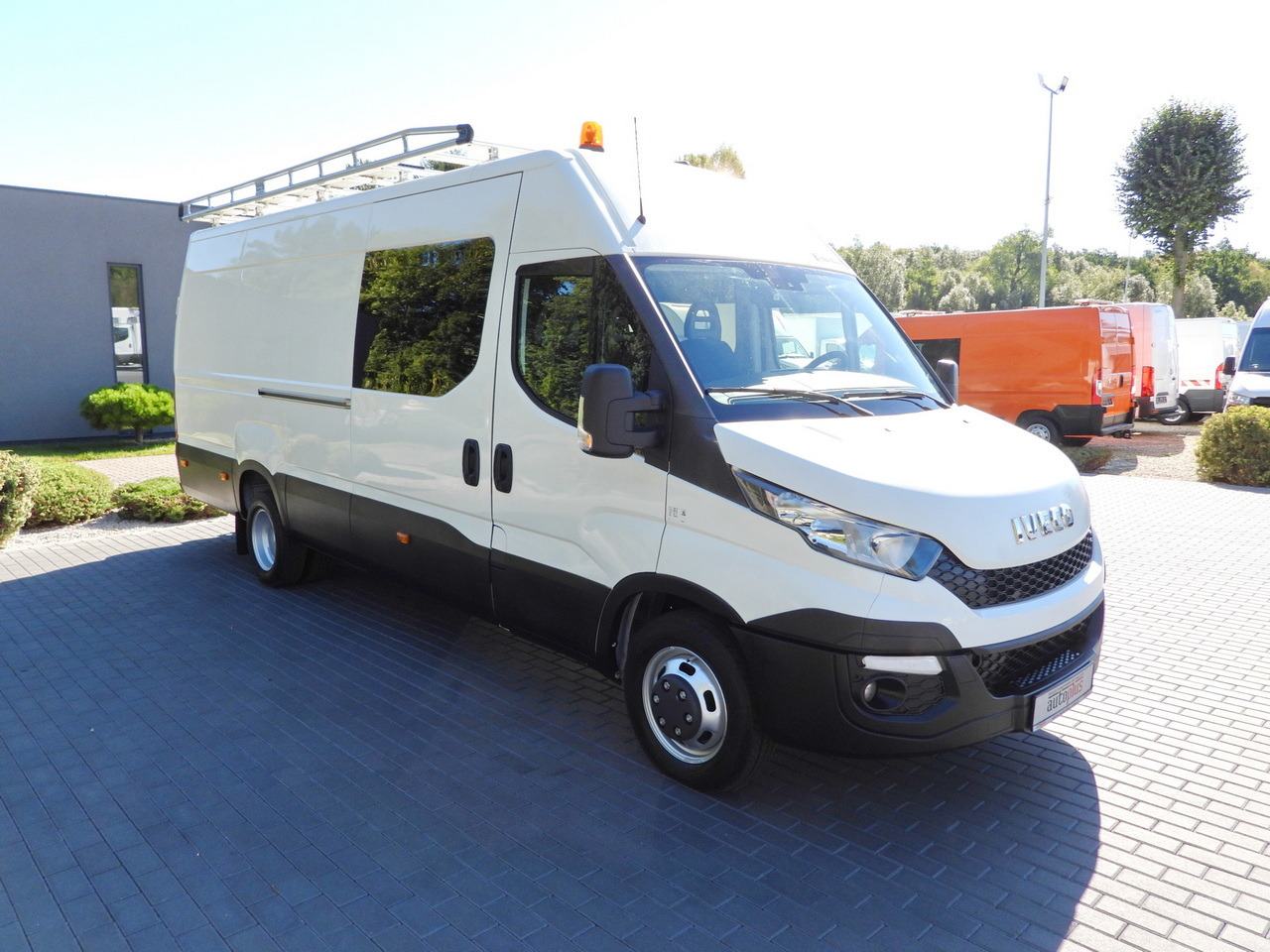 IVECO DAILY 35C17 BOX DELIVERY VAN 6 SEATS CRUISE CONTROL TWIN WHEELS AIR CONDITIONING 170HP - Van: picture 4 IVECO DAILY 35C17 BOX DELIVERY VAN 6 SEATS CRUISE CONTROL TWIN WHEELS AIR CONDITIONING 170HP - Van: picture 4