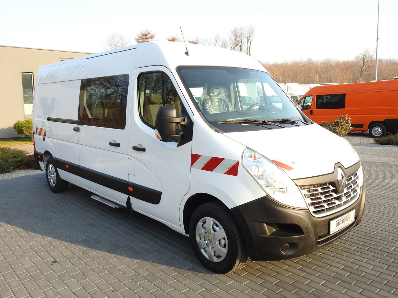 RENAULT MASTER BOX DELIVERY VAN 7 SEATS CRUISE CONTROL AIR CONDITIONING 130HP - Van: picture 4 RENAULT MASTER BOX DELIVERY VAN 7 SEATS CRUISE CONTROL AIR CONDITIONING 130HP - Van: picture 4