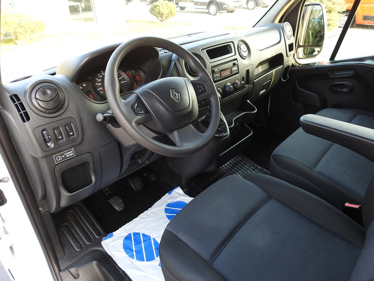 RENAULT MASTER BOX DELIVERY VAN 7 SEATS CRUISE CONTROL AIR CONDITIONING 130HP - Van: picture 2 RENAULT MASTER BOX DELIVERY VAN 7 SEATS CRUISE CONTROL AIR CONDITIONING 130HP - Van: picture 2