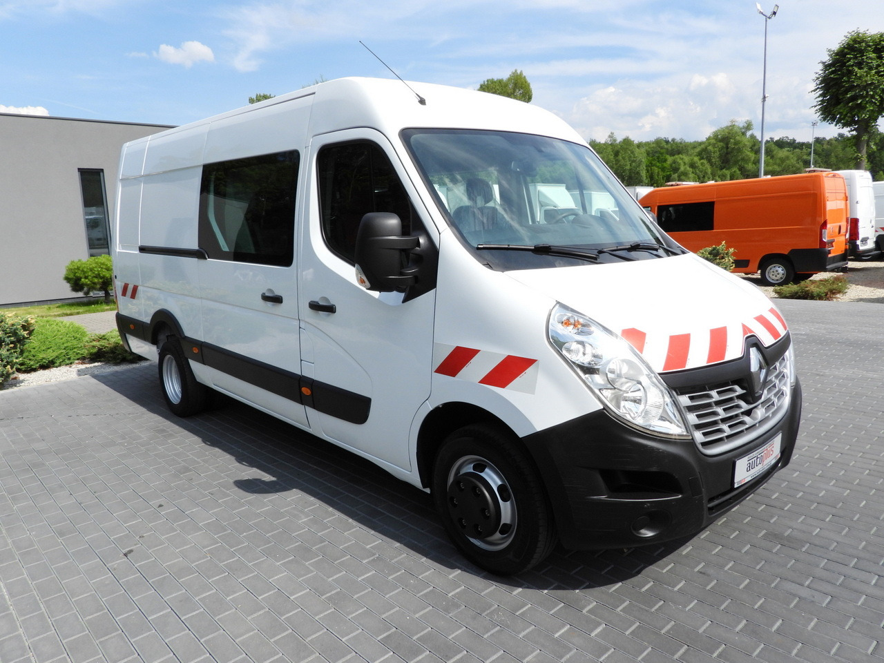 RENAULT MASTER BOX DELIVERY VAN 7 SEATS CRUISE CONTROL TWIN WHEELS AIR CONDITIONING 145HP - Van: picture 4 RENAULT MASTER BOX DELIVERY VAN 7 SEATS CRUISE CONTROL TWIN WHEELS AIR CONDITIONING 145HP - Van: picture 4