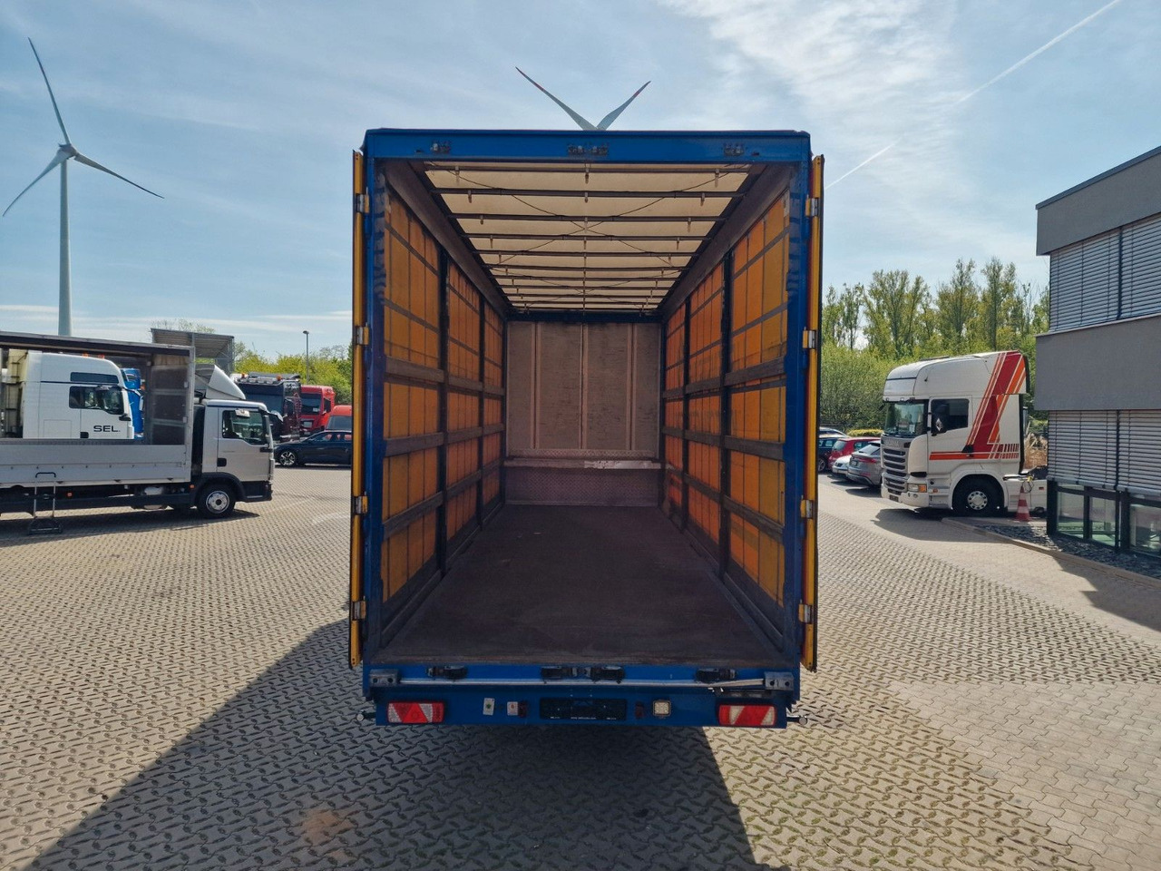 Curtainsider truck MAN TGX 18.500 4X2 LL-U / Intarder/Durchlade/Hubdach: picture 27