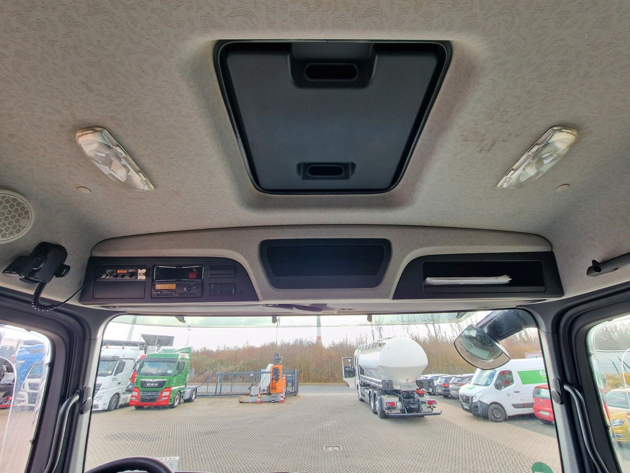 Curtainsider truck Mercedes-Benz Antos 1840 / Ladebordwand: picture 21