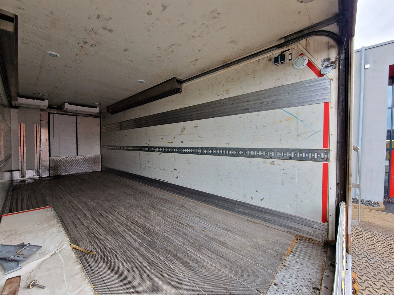 Closed box trailer ROHR RZK/18M / 2 Achsen - Tandem: picture 13 Closed box trailer ROHR RZK/18M / 2 Achsen - Tandem: picture 13