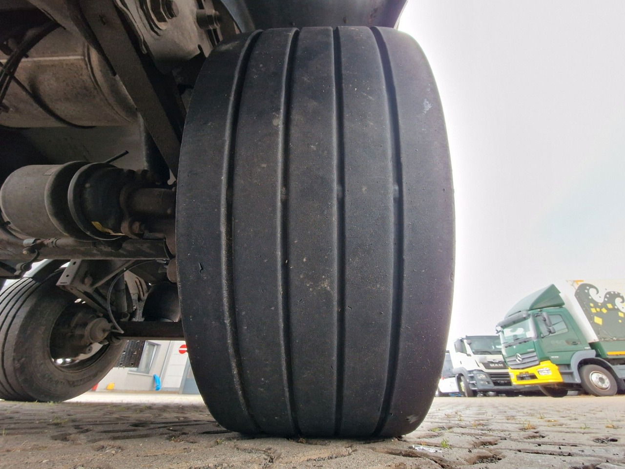 Closed box trailer ROHR RZK/18M / 2 Achsen - Tandem: picture 25 Closed box trailer ROHR RZK/18M / 2 Achsen - Tandem: picture 25