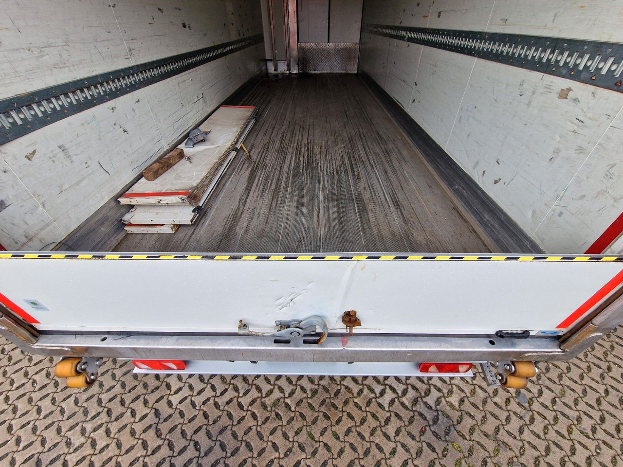 Closed box trailer ROHR RZK/18M / 2 Achsen - Tandem: picture 11 Closed box trailer ROHR RZK/18M / 2 Achsen - Tandem: picture 11