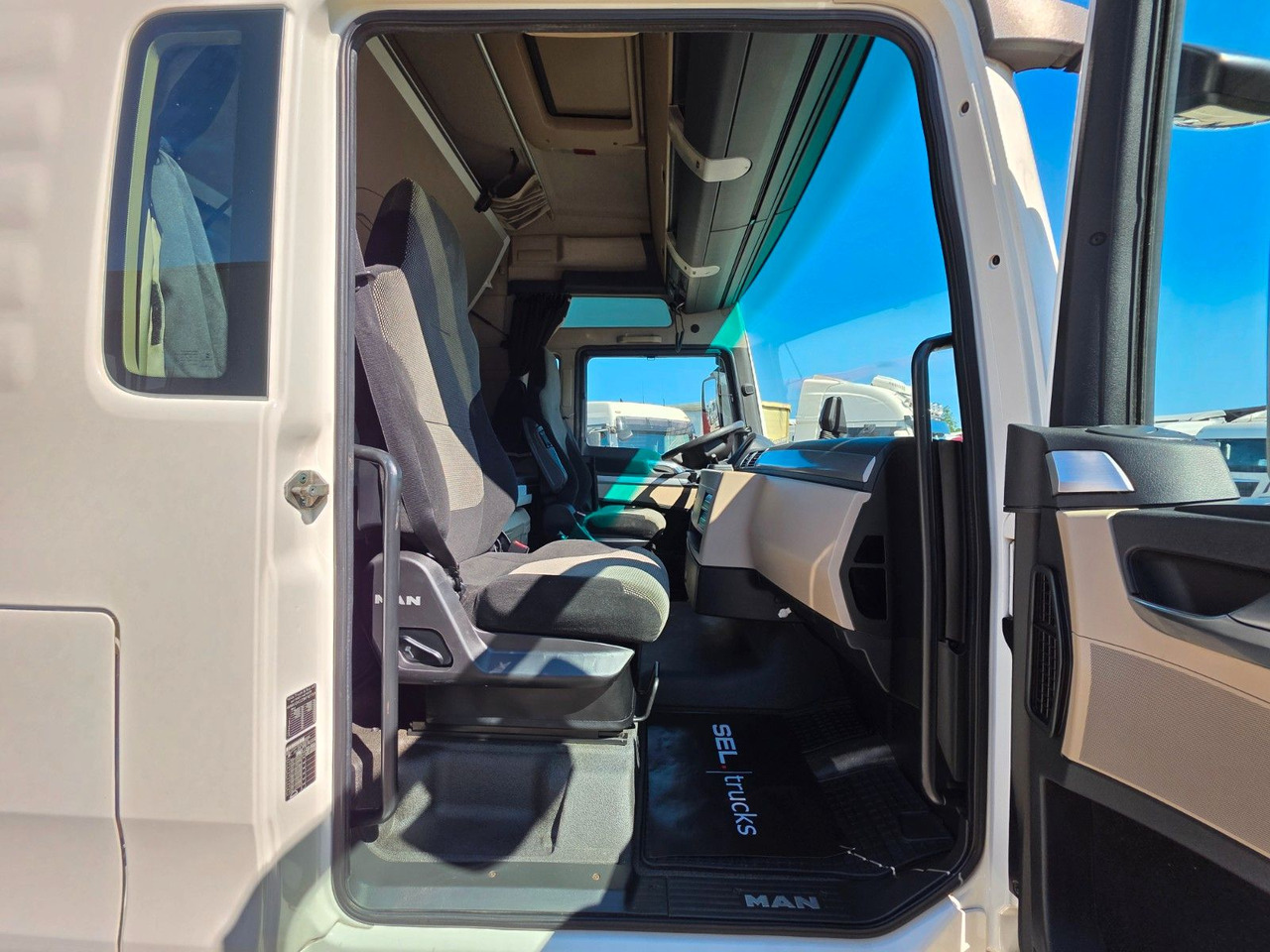 Tractor unit MAN TGX 18.460 4x2 LLS-U / Retarder / ADR AT: picture 18