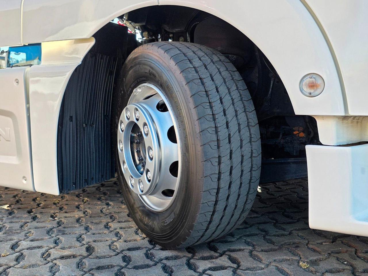 Tractor unit MAN TGX 18.460 4x2 LLS-U / Retarder / ADR AT: picture 28