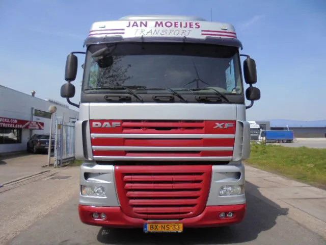 DAF XF 105 FAK 410 8X2 TRIPLE APK TUV 02-2025 - Curtainsider truck: picture 2 DAF XF 105 FAK 410 8X2 TRIPLE APK TUV 02-2025 - Curtainsider truck: picture 2
