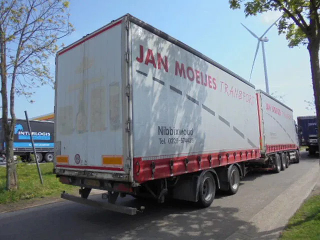DAF XF 105 FAK 410 8X2 TRIPLE APK TUV 02-2025 - Curtainsider truck: picture 4 DAF XF 105 FAK 410 8X2 TRIPLE APK TUV 02-2025 - Curtainsider truck: picture 4