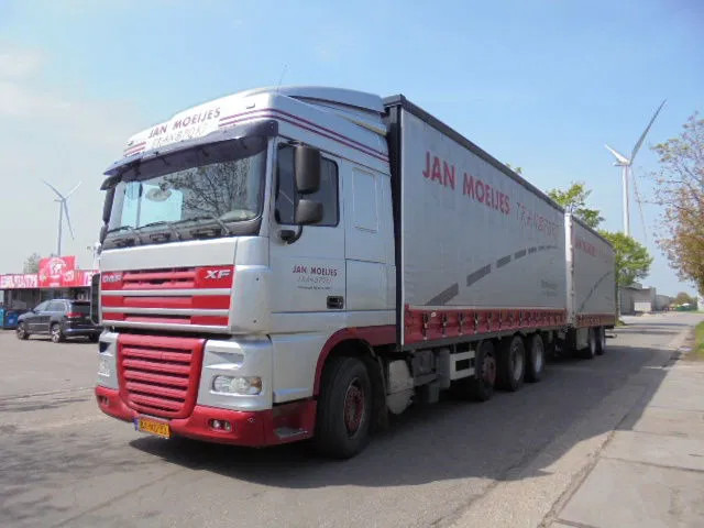 DAF XF 105 FAK 410 8X2 TRIPLE APK TUV 02-2025 - Curtainsider truck: picture 1 DAF XF 105 FAK 410 8X2 TRIPLE APK TUV 02-2025 - Curtainsider truck: picture 1