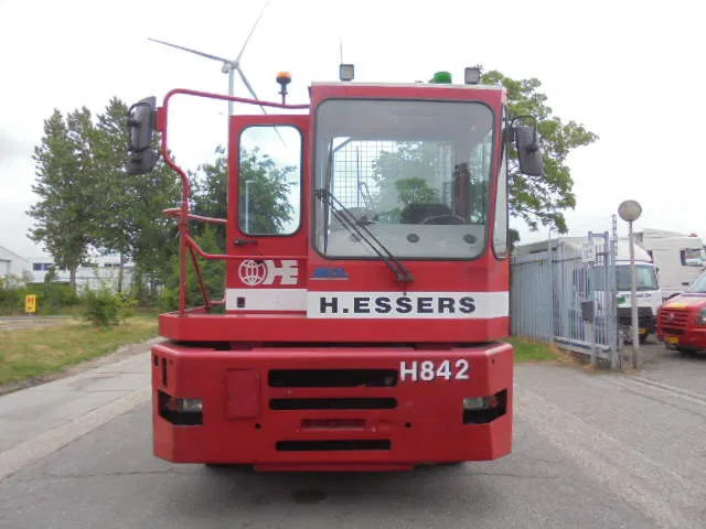 MOL YM 225/4X2 40 KM/H - Terminal tractor: picture 2 MOL YM 225/4X2 40 KM/H - Terminal tractor: picture 2