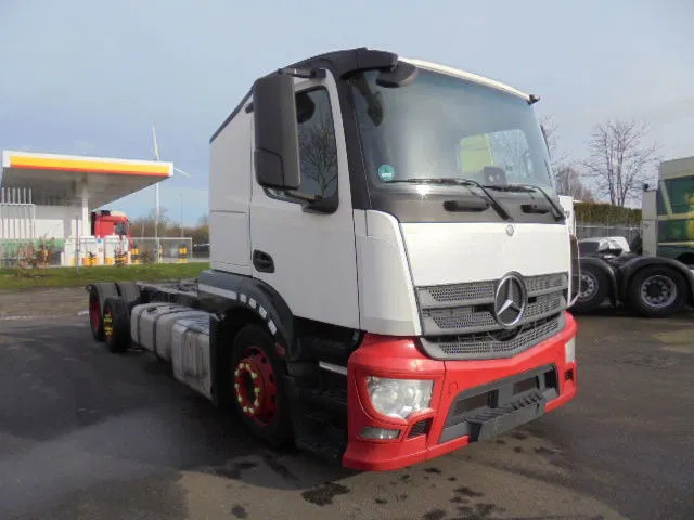 Mercedes-Benz Actros 2340 6X2 EUR 6 - Cab chassis truck: picture 3 Mercedes-Benz Actros 2340 6X2 EUR 6 - Cab chassis truck: picture 3