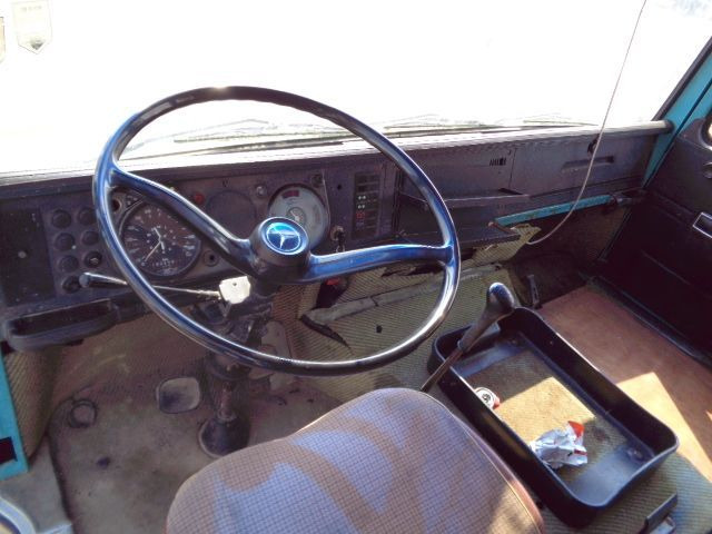 Cab chassis truck Mercedes-Benz LP 911: picture 12