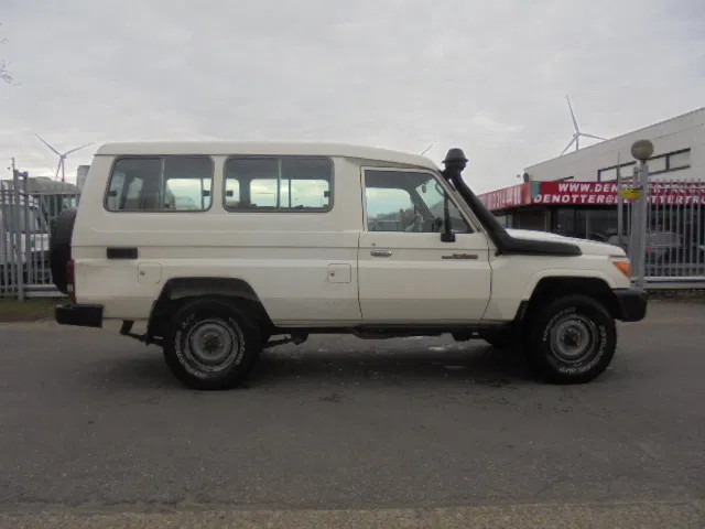 Pickup truck Toyota Land Cruiser HZJ76 + HZJ78L + PICKUP 4WD EXPORT OUT EU ONLY: picture 7 Pickup truck Toyota Land Cruiser HZJ76 + HZJ78L + PICKUP 4WD EXPORT OUT EU ONLY: picture 7