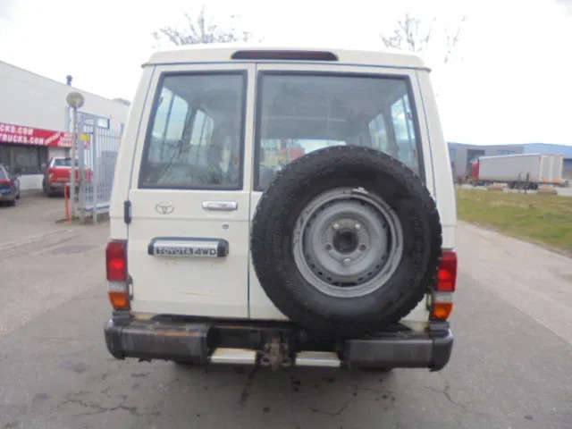 Pickup truck Toyota Land Cruiser HZJ76 + HZJ78L + PICKUP 4WD EXPORT OUT EU ONLY: picture 9 Pickup truck Toyota Land Cruiser HZJ76 + HZJ78L + PICKUP 4WD EXPORT OUT EU ONLY: picture 9