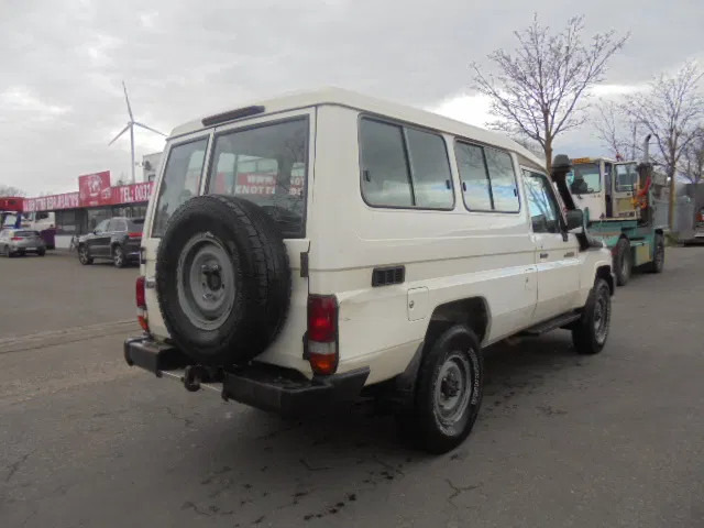 Pickup truck Toyota Land Cruiser HZJ76 + HZJ78L + PICKUP 4WD EXPORT OUT EU ONLY: picture 8 Pickup truck Toyota Land Cruiser HZJ76 + HZJ78L + PICKUP 4WD EXPORT OUT EU ONLY: picture 8