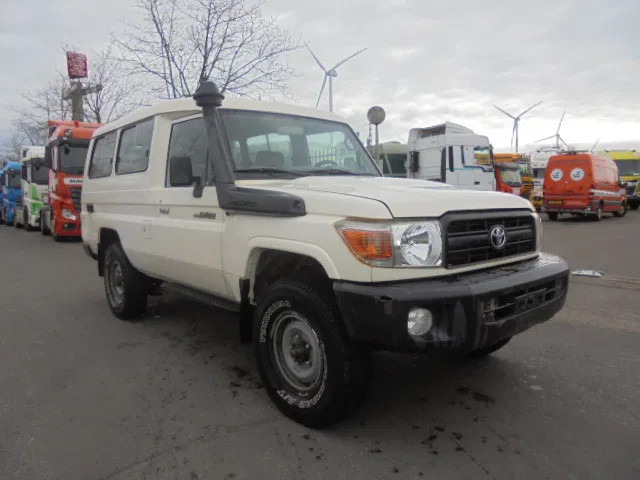Pickup truck Toyota Land Cruiser HZJ76 + HZJ78L + PICKUP 4WD EXPORT OUT EU ONLY: picture 6 Pickup truck Toyota Land Cruiser HZJ76 + HZJ78L + PICKUP 4WD EXPORT OUT EU ONLY: picture 6