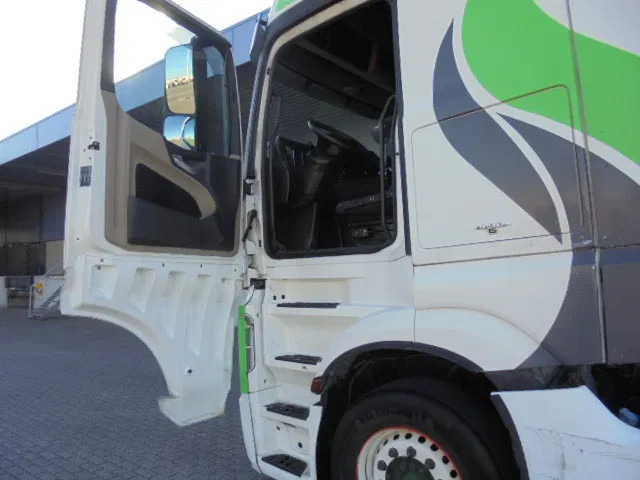 Tractor unit Mercedes-Benz Actros 1842 LS NL TRUCK: picture 7