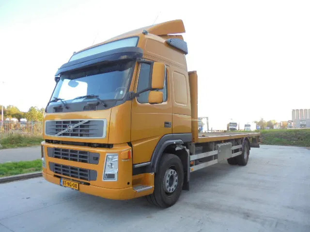 Volvo FM FM 300 LOW KM - Box truck: picture 1 Volvo FM FM 300 LOW KM - Box truck: picture 1