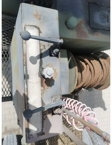 Dropside/ Flatbed truck AM General M920 truck tractor: picture 17 Dropside/ Flatbed truck AM General M920 truck tractor: picture 17