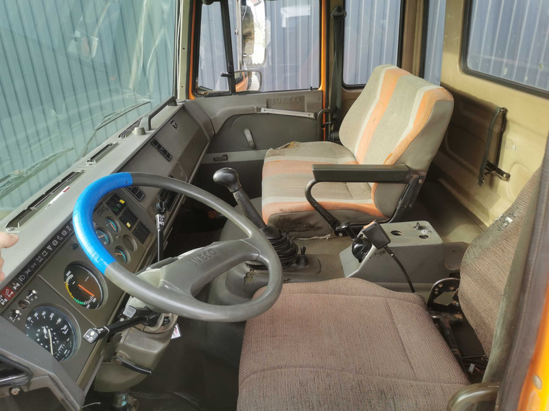 Interior photo 1: Tipper Iveco MAGIRUS 170-23 dump truck