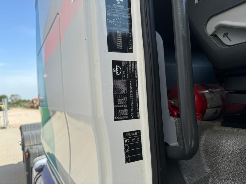 Tractor unit MAN TGA 410, 6x4, Spring-Spring, Manual pump: picture 10