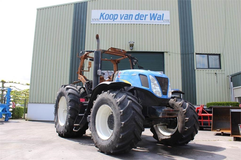 New Holland T7030 - Farm tractor: picture 1 New Holland T7030 - Farm tractor: picture 1