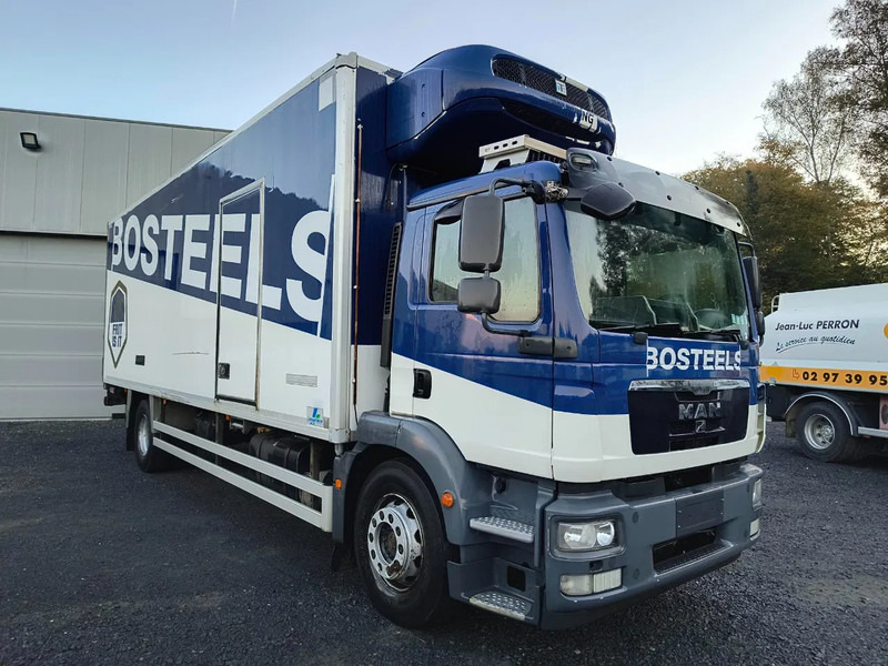 MAN TGM 18.250 2 COMPARTMENTS - 2000KG TAIL LIFT - PROBLEM COOLING UNIT - Refrigerator truck: picture 3 MAN TGM 18.250 2 COMPARTMENTS - 2000KG TAIL LIFT - PROBLEM COOLING UNIT - Refrigerator truck: picture 3