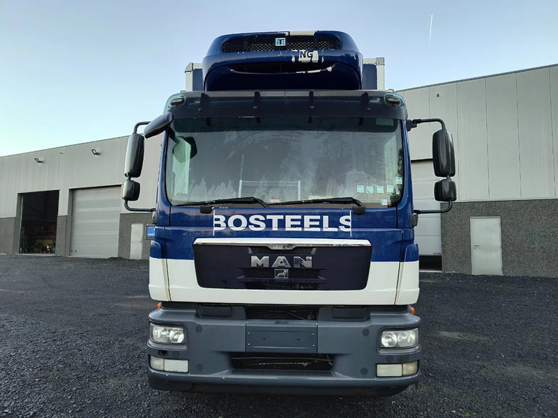 MAN TGM 18.250 2 COMPARTMENTS - 2000KG TAIL LIFT - PROBLEM COOLING UNIT - Refrigerator truck: picture 2 MAN TGM 18.250 2 COMPARTMENTS - 2000KG TAIL LIFT - PROBLEM COOLING UNIT - Refrigerator truck: picture 2