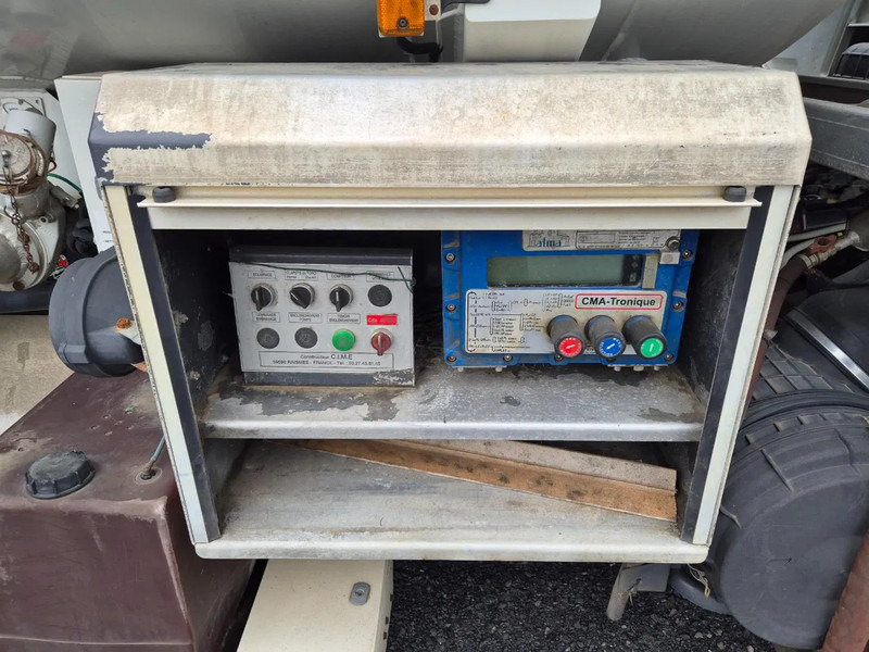 Renault Premium 280 13500L FUEL/CARBURANT - 4 COMP on lease Renault Premium 280 13500L FUEL/CARBURANT - 4 COMP: picture 15 Renault Premium 280 13500L FUEL/CARBURANT - 4 COMP on lease Renault Premium 280 13500L FUEL/CARBURANT - 4 COMP: picture 15