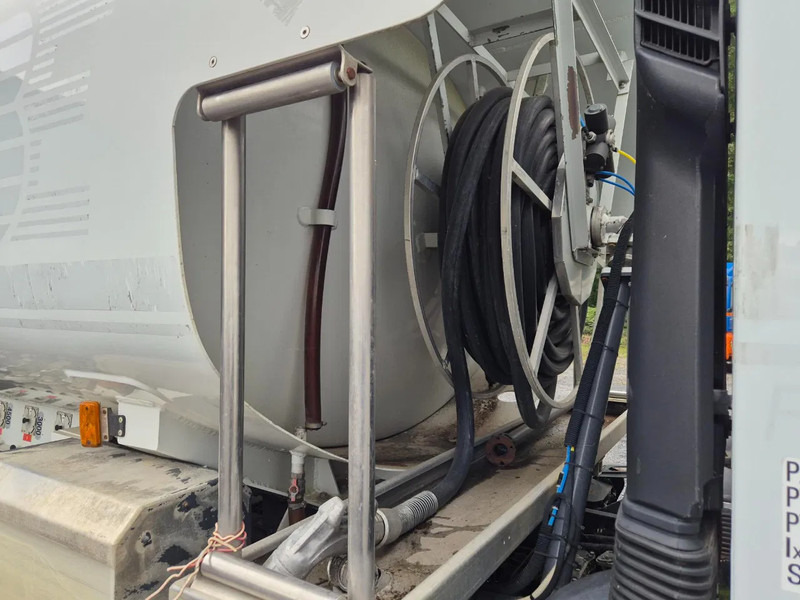 Renault Premium 280 13500L FUEL/CARBURANT - 4 COMP on lease Renault Premium 280 13500L FUEL/CARBURANT - 4 COMP: picture 14 Renault Premium 280 13500L FUEL/CARBURANT - 4 COMP on lease Renault Premium 280 13500L FUEL/CARBURANT - 4 COMP: picture 14