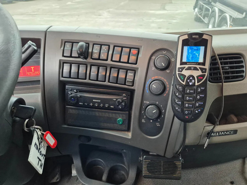 Renault Premium 280 13500L FUEL/CARBURANT - 4 COMP on lease Renault Premium 280 13500L FUEL/CARBURANT - 4 COMP: picture 11 Renault Premium 280 13500L FUEL/CARBURANT - 4 COMP on lease Renault Premium 280 13500L FUEL/CARBURANT - 4 COMP: picture 11