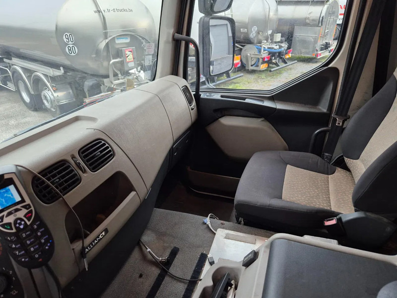 Renault Premium 280 13500L FUEL/CARBURANT - 4 COMP on lease Renault Premium 280 13500L FUEL/CARBURANT - 4 COMP: picture 12 Renault Premium 280 13500L FUEL/CARBURANT - 4 COMP on lease Renault Premium 280 13500L FUEL/CARBURANT - 4 COMP: picture 12