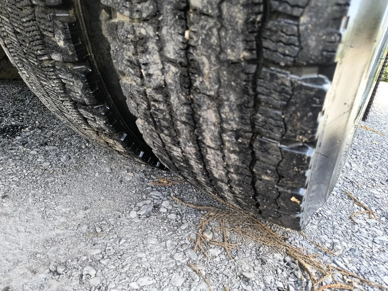 Tank truck for transportation of milk Renault Premium 370 11000L INSULATED INOX TANK - INTARDER: picture 16 Tank truck for transportation of milk Renault Premium 370 11000L INSULATED INOX TANK - INTARDER: picture 16