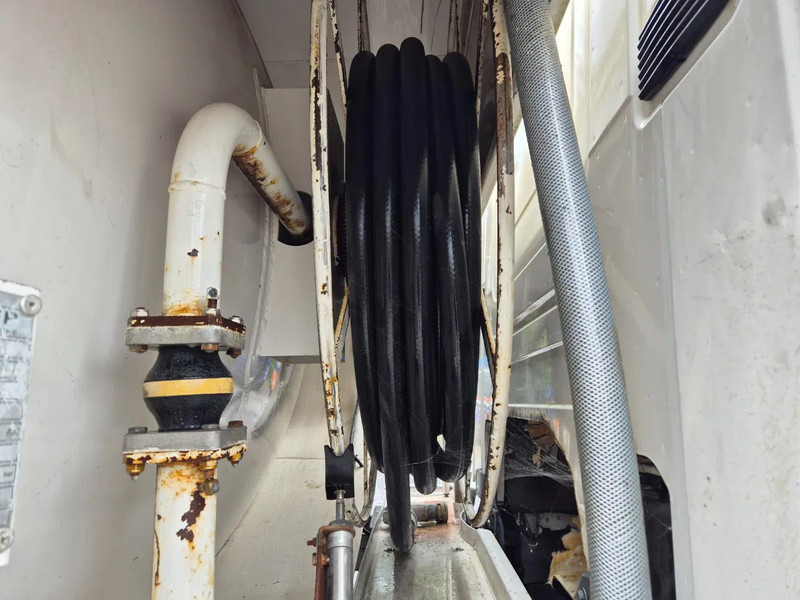 Tank truck for transportation of fuel Scania P280 FUEL / CARBURANT 14000L - 5 COMP - RETARDER: picture 14 Tank truck for transportation of fuel Scania P280 FUEL / CARBURANT 14000L - 5 COMP - RETARDER: picture 14