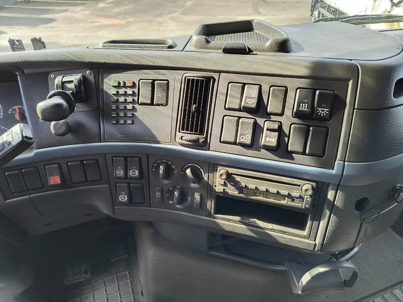 Tractor unit Volvo FH 13.520 6X2 - 90 TON - VOITH RETARDER - BIG AXLES - LIFTING AXLE: picture 10