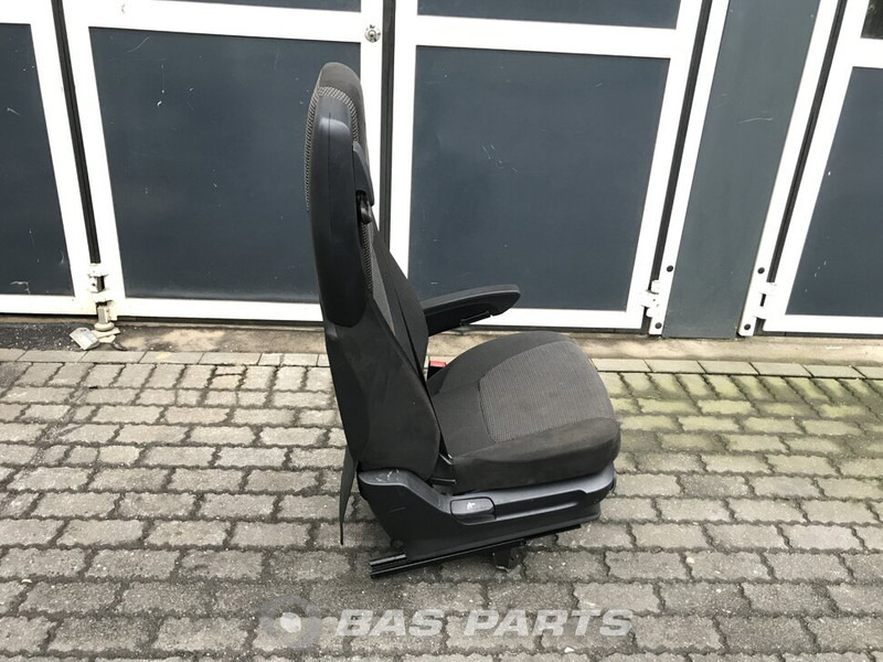 DAF CF Euro 6 Bijrijdersstoel DAF 1844380 - Seat for Truck: picture 2 DAF CF Euro 6 Bijrijdersstoel DAF 1844380 - Seat for Truck: picture 2