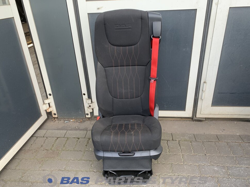 DAF CF Euro 6 Bijrijdersstoel DAF 2105730 - Seat for Truck: picture 1 DAF CF Euro 6 Bijrijdersstoel DAF 2105730 - Seat for Truck: picture 1