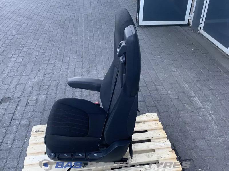 DAF CF Euro 6 Chauffeursstoel DAF 2104648 - Seat for Truck: picture 2 DAF CF Euro 6 Chauffeursstoel DAF 2104648 - Seat for Truck: picture 2