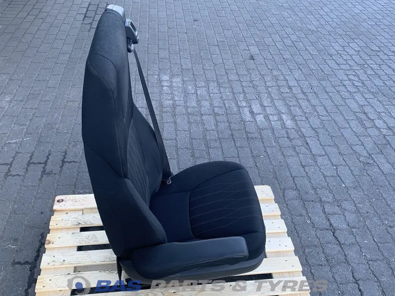 DAF CF Euro 6 Chauffeursstoel DAF 2104648 - Seat for Truck: picture 4 DAF CF Euro 6 Chauffeursstoel DAF 2104648 - Seat for Truck: picture 4