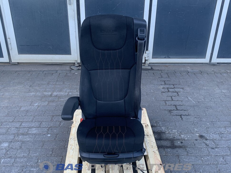 DAF CF Euro 6 Chauffeursstoel DAF 2104648 - Seat for Truck: picture 1 DAF CF Euro 6 Chauffeursstoel DAF 2104648 - Seat for Truck: picture 1