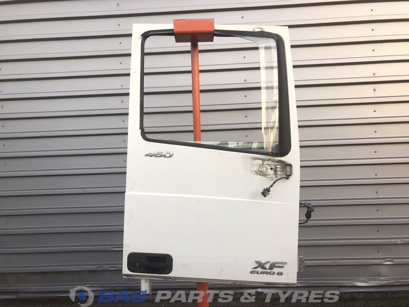 DAF XF106 Portier Rechts DAF 1881863 - Door and parts for Truck: picture 1 DAF XF106 Portier Rechts DAF 1881863 - Door and parts for Truck: picture 1