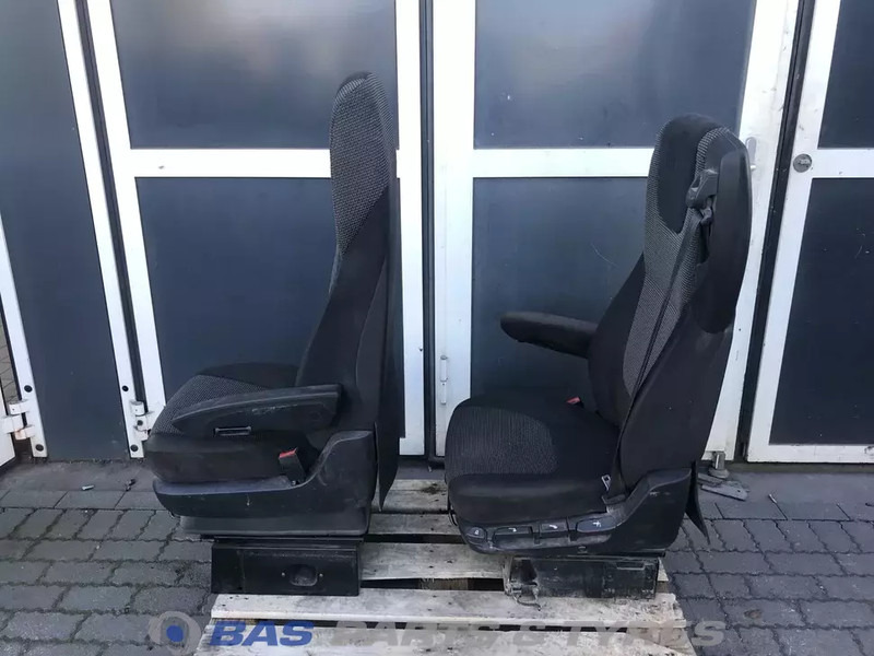 DAF XF106 Stoelen set DAF 1844320 - Seat for Truck: picture 2 DAF XF106 Stoelen set DAF 1844320 - Seat for Truck: picture 2