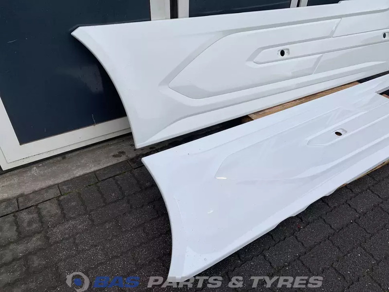 DAF XG Sideskirt Set DAF 2292740 - Body and exterior for Truck: picture 3 DAF XG Sideskirt Set DAF 2292740 - Body and exterior for Truck: picture 3