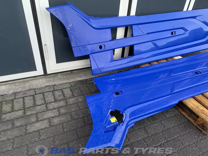 DAF XG Sideskirt Set DAF 2292740 - Body and exterior for Truck: picture 3 DAF XG Sideskirt Set DAF 2292740 - Body and exterior for Truck: picture 3